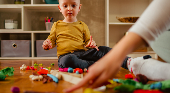 11 leuke spelletjes die de fijne motoriek van je peuter verbeteren