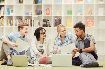 Studentenzorgverzekering voor je kind: handig of onzin?