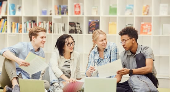 Studentenzorgverzekering voor je kind: handig of onzin?