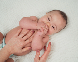 Aardbeivlek bij je baby: dit is het, zo herken je het en dit kun je doen