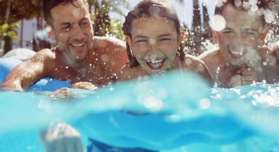 Geld besparen op je gezinsvakantie? 10 slimme tips