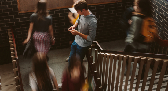 Thuis of in de kluis: telefoonverbod op scholen?