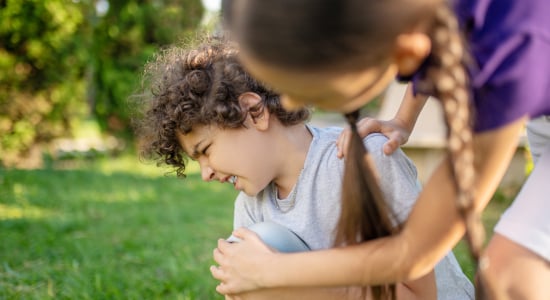 Weet jij wat je moet doen als je kind gewond is? 7x super praktische tips bij snij- schaaf- en brandwonden