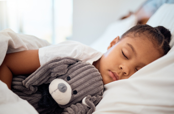 Kinderen die niet willen slapen: tips voor de lange, lichte avonden