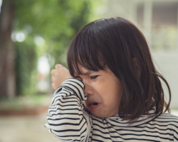 Help! Mijn kind dronk per ongeluk zeep, shampoo of afwasmiddel: wat nu?