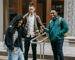 Tieners en lichaamsbeeld: tips om je kind te helpen aan een gezond zelfbeeld