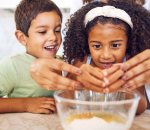 Suikervrij bakken met kids: donuts, regenboogwafels en meer vrolijke (en makkelijke) recepten!