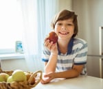 Help, mijn kind vraagt de hele dag om eten! Wat kun je doen als je kind nooit lijkt vol te zitten?