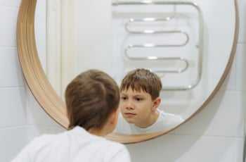 Help, mijn kind vindt iets aan zichzelf lelijk – dit kun je doen
