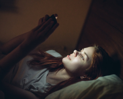De eeuwige strijd: waarom pubers altijd te laat naar bed gaan (en in de ochtend zo moe zijn)