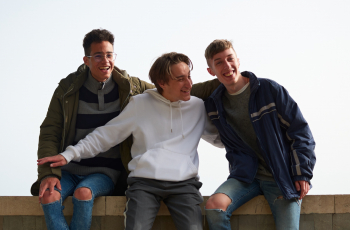 Slechte vrienden? Zo herken je negatieve invloeden in de vriendengroep van je kind