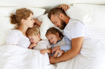 Een rustgevende slaapomgeving zorgt voor een betere nachtrust: zo pak je dat aan