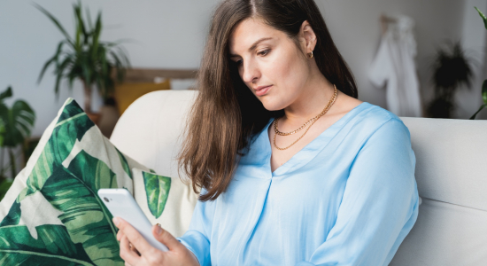 Laura (43): ‘Ik kreeg een appje van de klassenouder over mijn kind en ik zal het nooit vergeten’