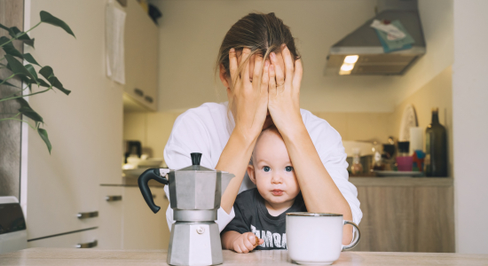 Liesje(40): 'Ik heb spijt dat ik moeder ben geworden maar dat ga je natuurlijk niet op het schoolplein zeggen'