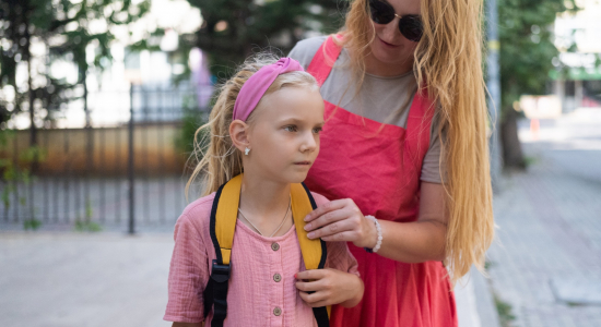 Iris (35): 'Mijn dochter werd niet uitgenodigd voor een feestje en toen ontdekte ik waarom'