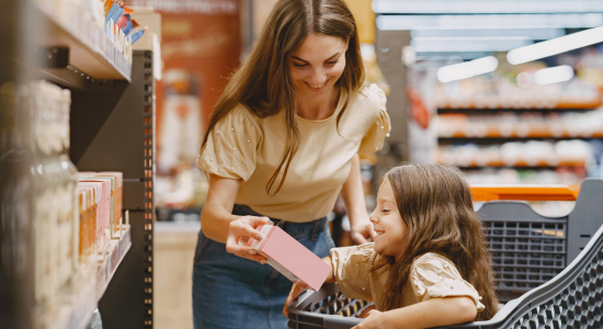 Nina (33): 'Mijn kind riep iets vreselijk gênants in de supermarkt en iedereen draaide zich om'