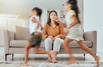 Hana (36) was woedend: 'Onze buren belden Jeugdzorg zonder met ons te praten en toen stonden ze ineens voor de deur'