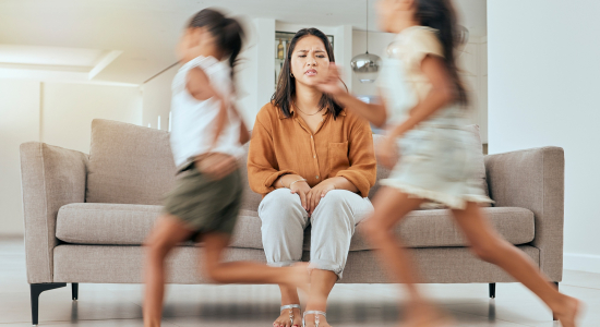 Hana (36) was woedend: 'Onze buren belden Jeugdzorg zonder met ons te praten en toen stonden ze ineens voor de deur'