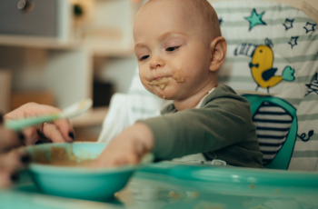 Leren eten kost tijd (en geknoei): 5 handige tips van een kindervoedingscoach