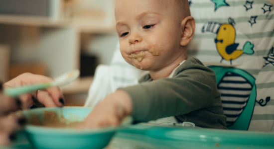Leren eten kost tijd (en geknoei): 5 handige tips van een kindervoedingscoach