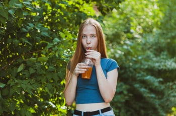Ouders zijn bezorgd: tieners eten steeds ongezonder door influencers en verleidingen