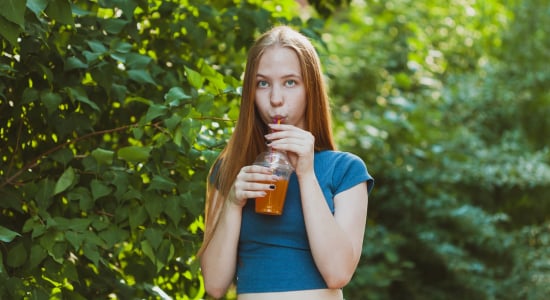 Ouders zijn bezorgd: tieners eten steeds ongezonder door influencers en verleidingen
