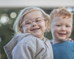 Een bril voor je kind: hoe kies je er eentje die echt fijn zit