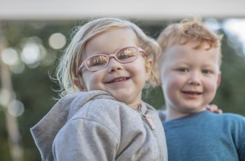 Een bril voor je kind: hoe kies je er eentje die echt fijn zit
