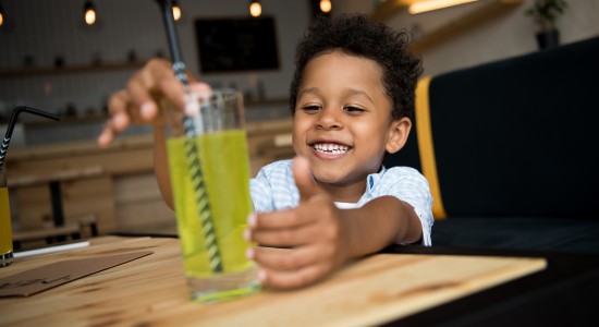 Hoeveel suiker drinkt jouw kind eigenlijk ongemerkt?