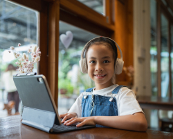 Kinderen werken steeds vaker op een laptop, maar één belangrijke vaardigheid leren ze niet (terwijl dit eigenlijk onmisbaar is)