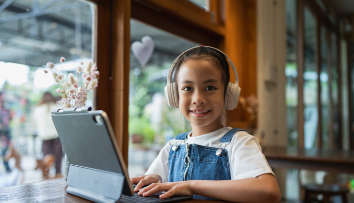 Kinderen werken steeds vaker op een laptop, maar één belangrijke vaardigheid leren ze niet (terwijl dit eigenlijk onmisbaar is)