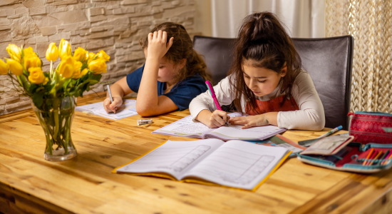10 slimme routines waardoor huiswerk minder tijd kost (en minder strijd oplevert)