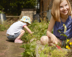 Zo creëer je een kindvriendelijke tuin waar iedereen blij van wordt