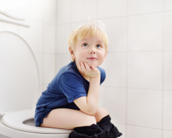 Mijn kind durft niet te poepen op de wc: wat kan ik doen?