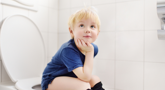Mijn kind durft niet te poepen op de wc: wat kan ik doen?