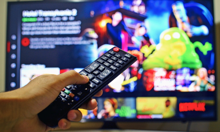 Zorgeloos televisie kijken tijdens je vakantie in het buitenland