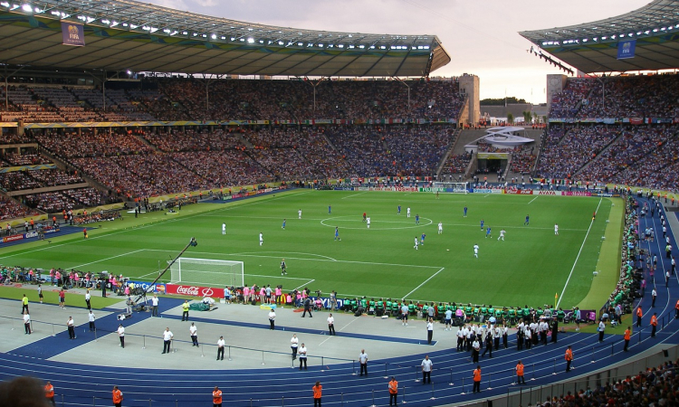Bezoek komend seizoen samen met vrienden een voetbalwedstrijd in het buitenland