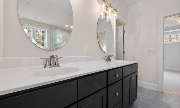 Kleine badkamer? Zo maak je 'm groot(s)