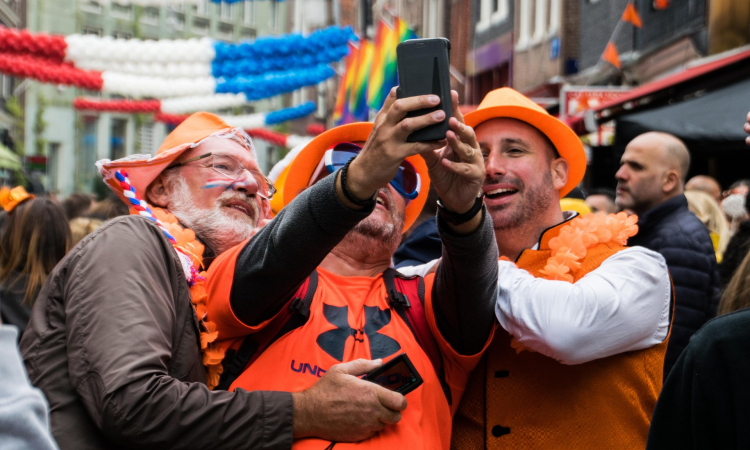 Overzicht van de beste koningsdag outfits van 2026
