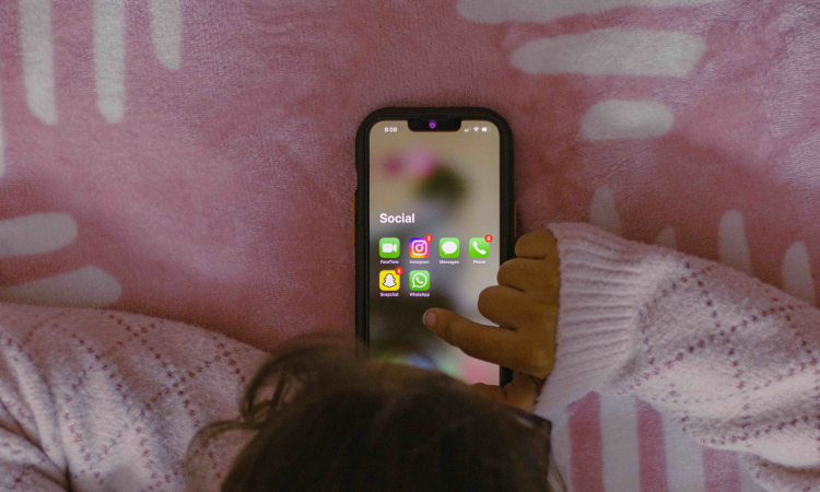 De eerste smartphone van je kind begint met de juiste afspraken